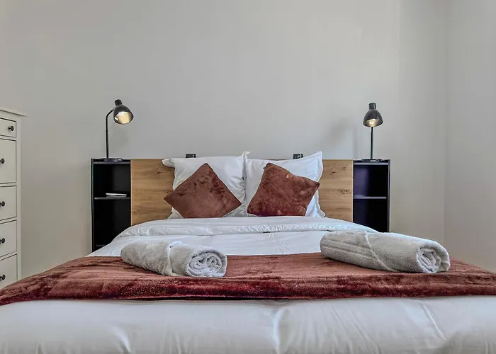 Le Perrin - Parc Paul Mistral - Stade Des Alpes *