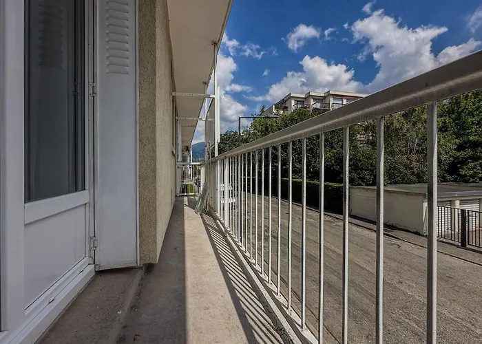 Le Perrin - Parc Paul Mistral - Stade Des Alpes Гренобль