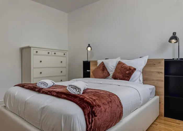 Le Perrin - Parc Paul Mistral - Stade Des Alpes Apartmán