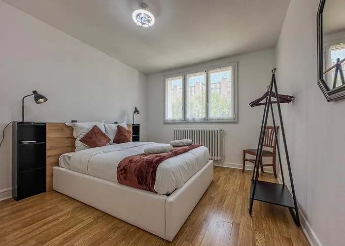 Le Perrin - Parc Paul Mistral - Stade Des Alpes Apartmán *